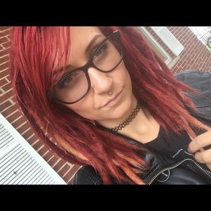 Meet your Posher, Hayley